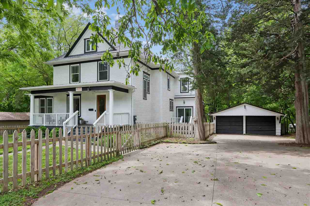 1025 N Summit Street Iowa City IA 52245