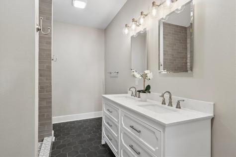 1025 N Summit Street Iowa City IA 52245