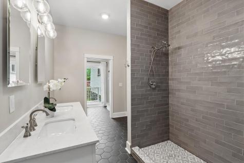 1025 N Summit Street Iowa City IA 52245
