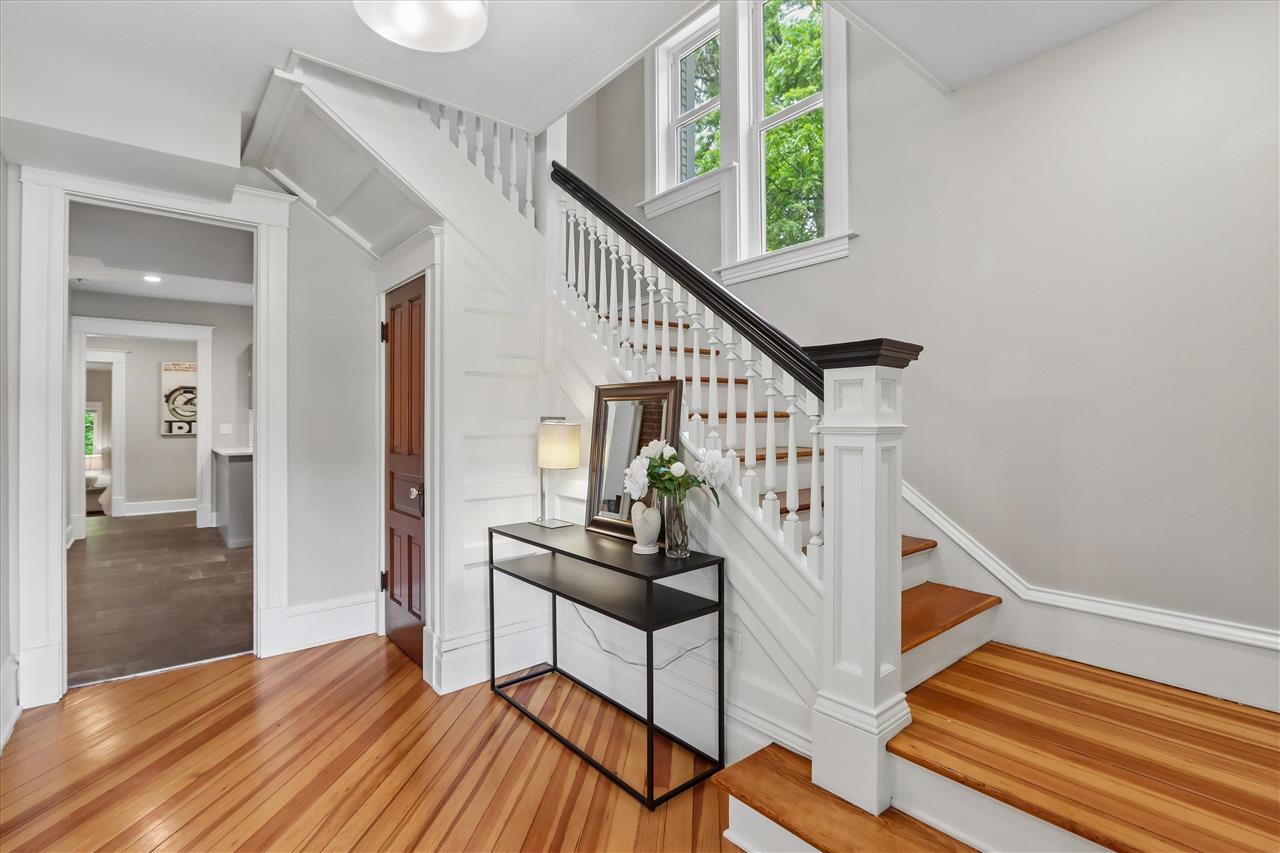 1025 N Summit Street Iowa City IA 52245