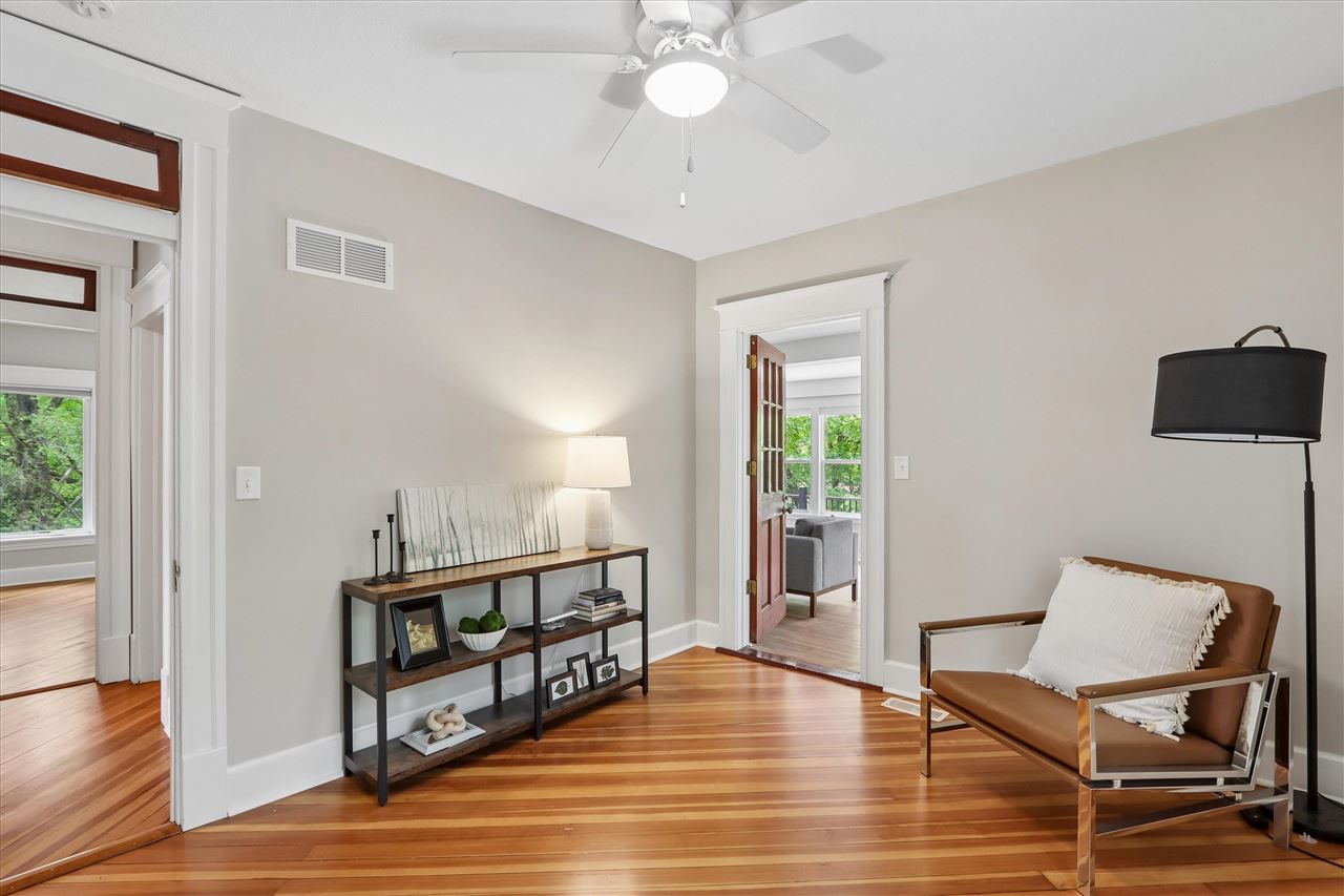 1025 N Summit Street Iowa City IA 52245