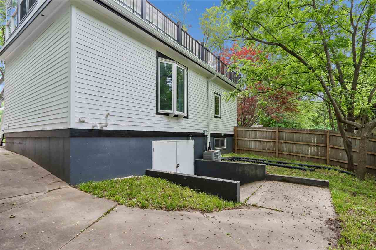 1025 N Summit Street Iowa City IA 52245