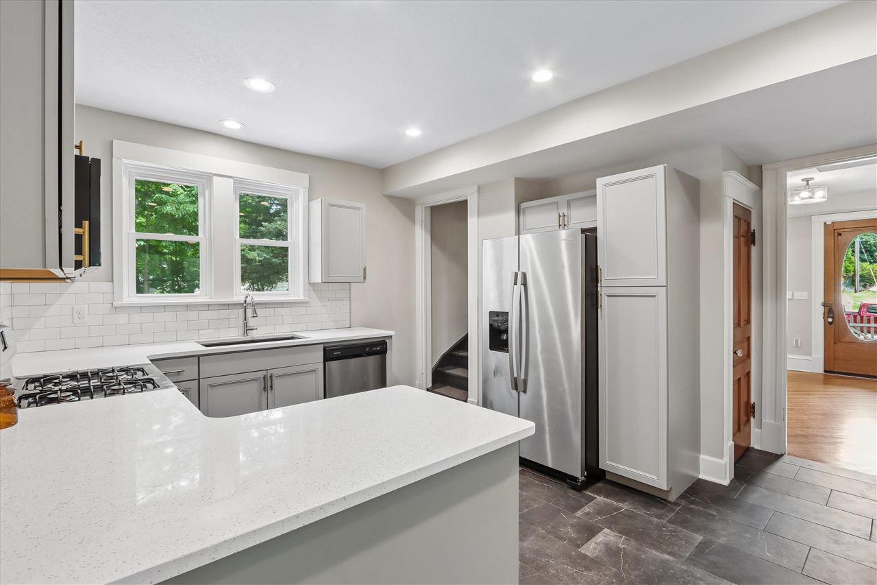1025 N Summit Street Iowa City IA 52245