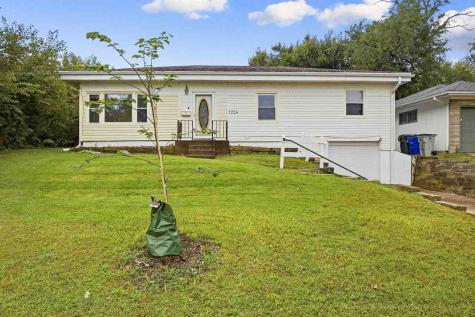 1224 SW 20th Street Cedar Rapids IA 52404