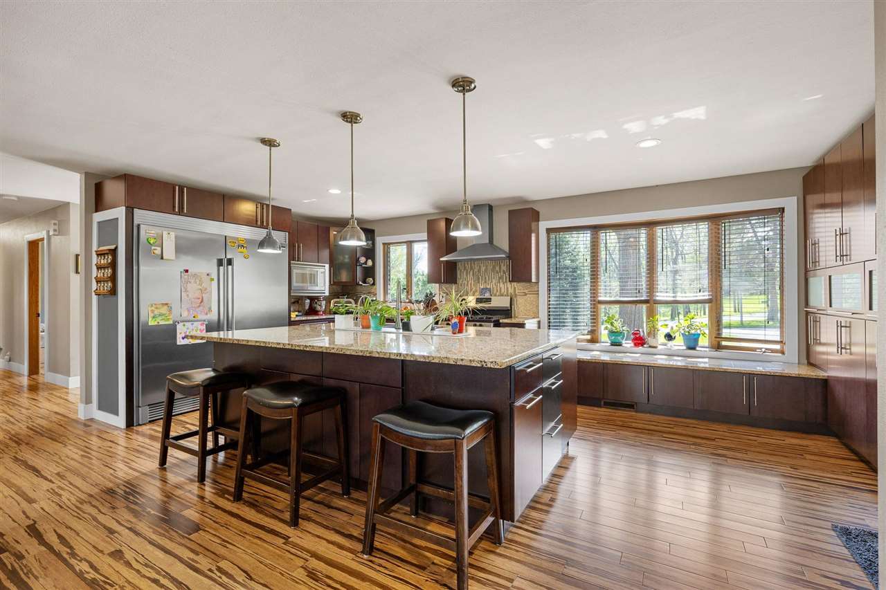 1896 Sunset Drive NE Solon IA 52333