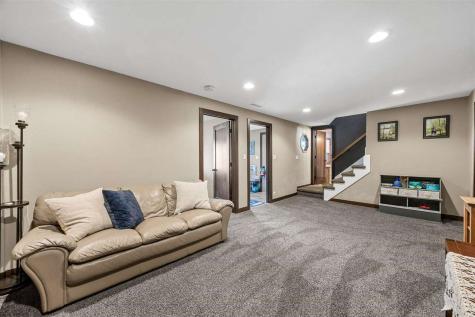 1896 Sunset Drive NE Solon IA 52333