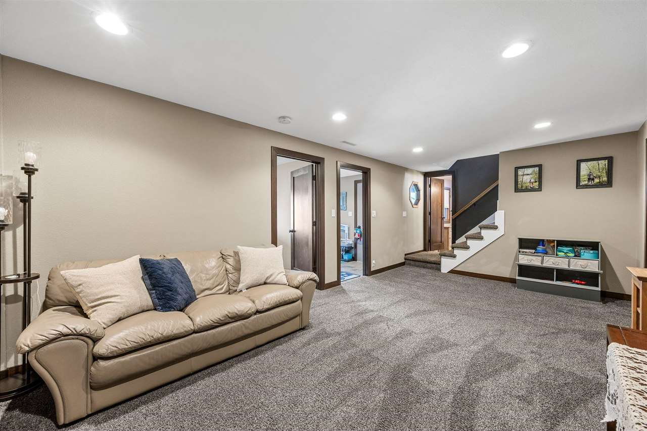 1896 Sunset Drive NE Solon IA 52333