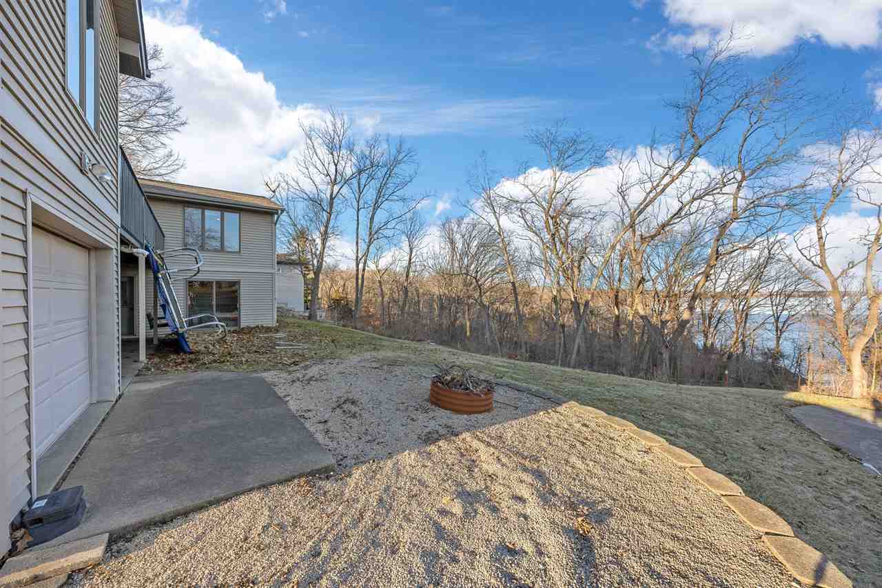 1896 Sunset Drive NE Solon IA 52333
