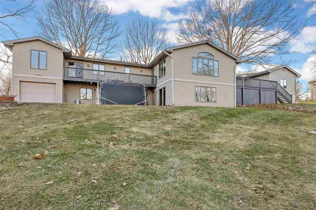 1896 Sunset Drive NE Solon IA 52333