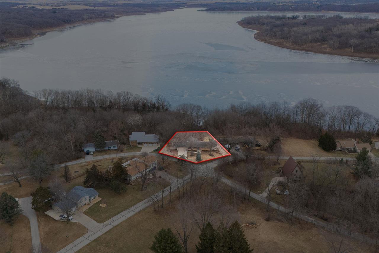 1896 Sunset Drive NE Solon IA 52333