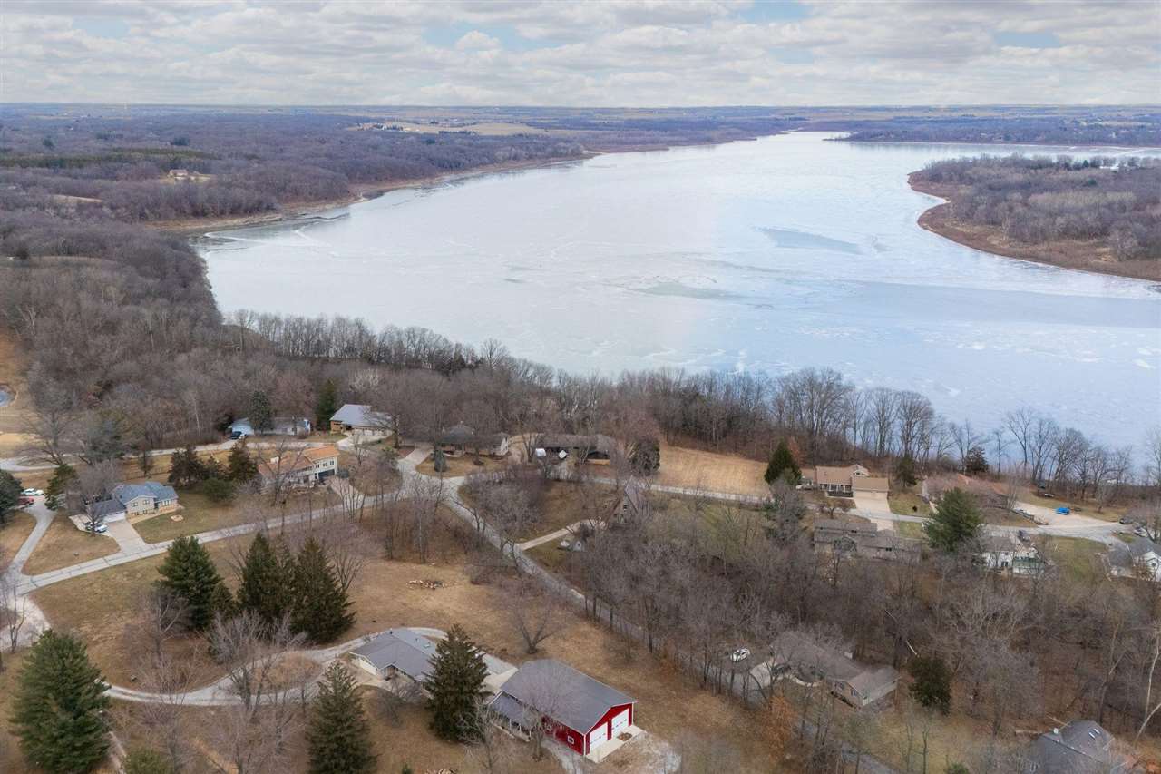 1896 Sunset Drive NE Solon IA 52333