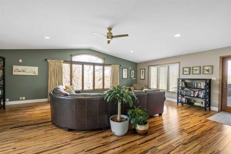 1896 Sunset Drive NE Solon IA 52333