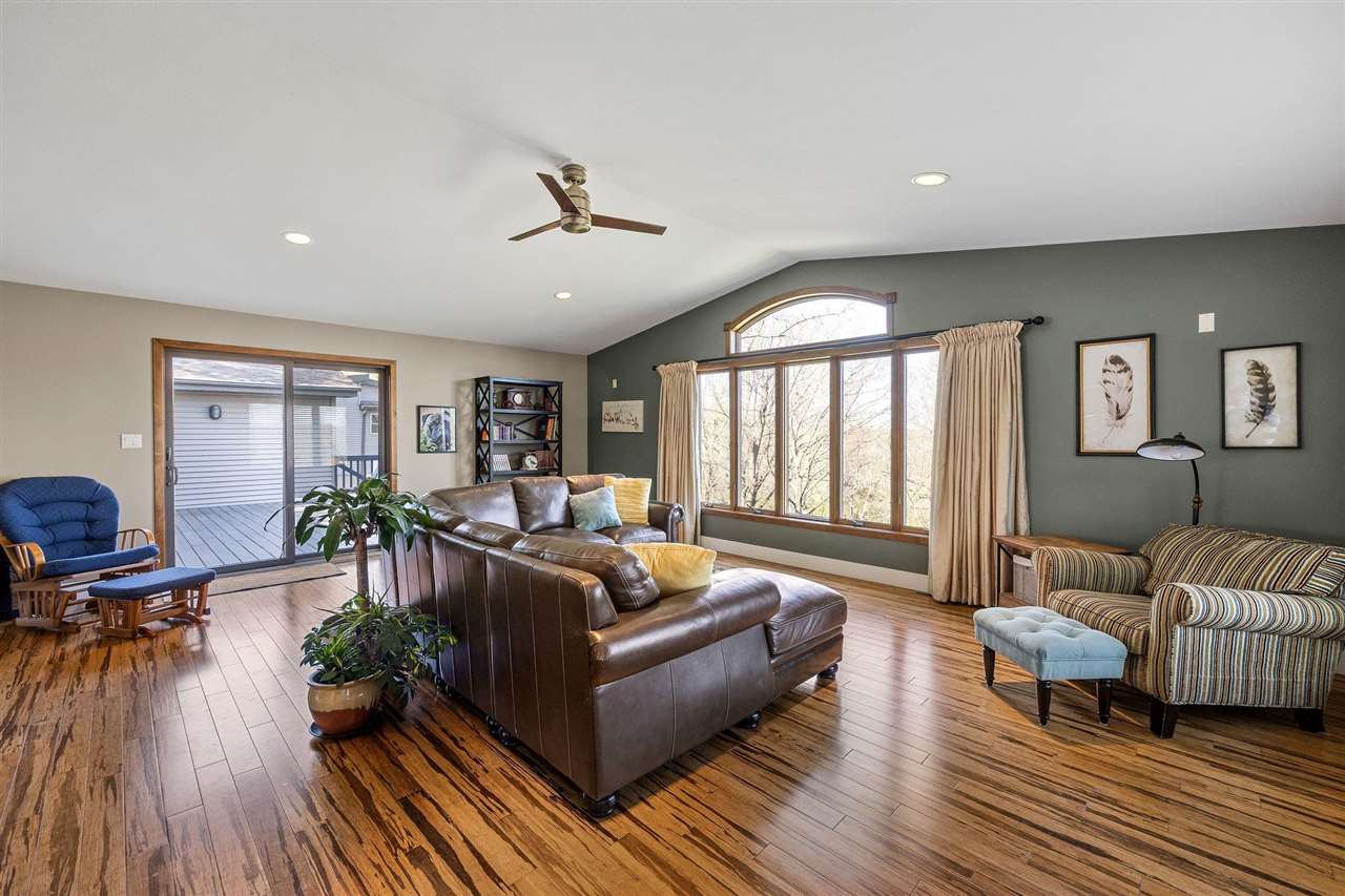 1896 Sunset Drive NE Solon IA 52333