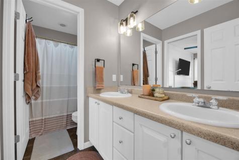 2120 Avalon Lane Coralville IA 52241