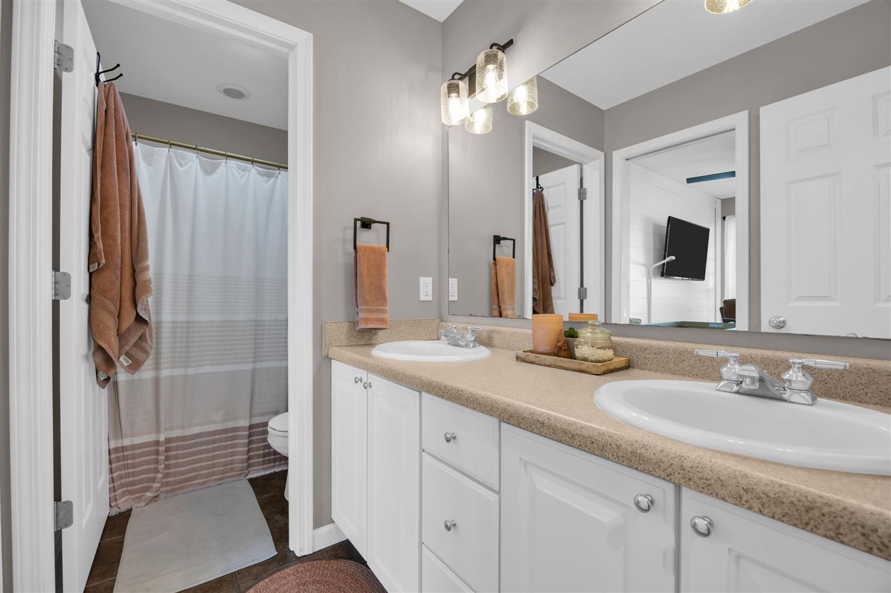 2120 Avalon Lane Coralville IA 52241