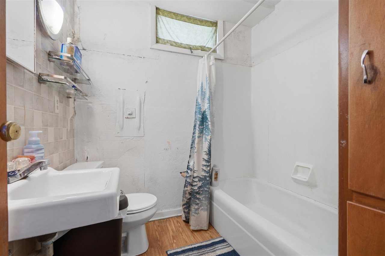 120 N Knisel Riverside IA 52327
