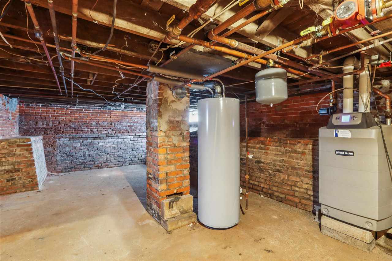 300 W Pine Street Marengo IA 52301