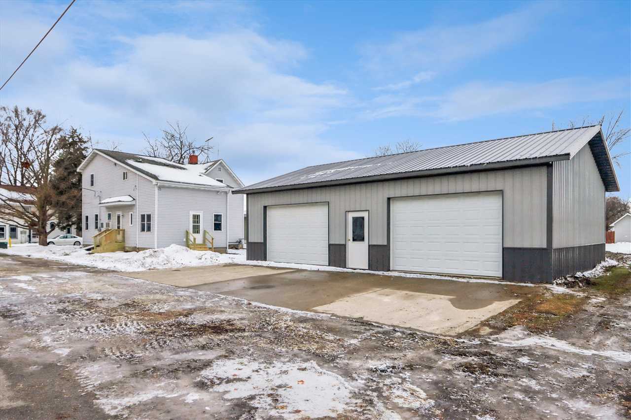 300 W Pine Street Marengo IA 52301