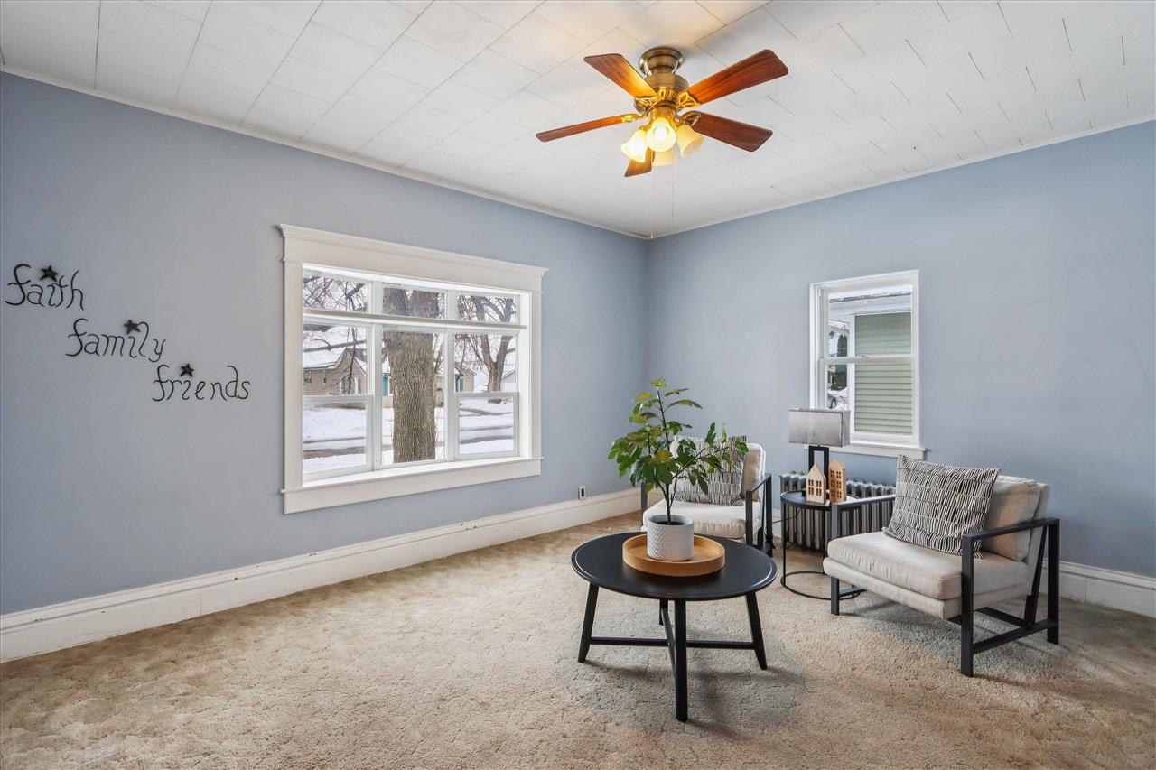 300 W Pine Street Marengo IA 52301