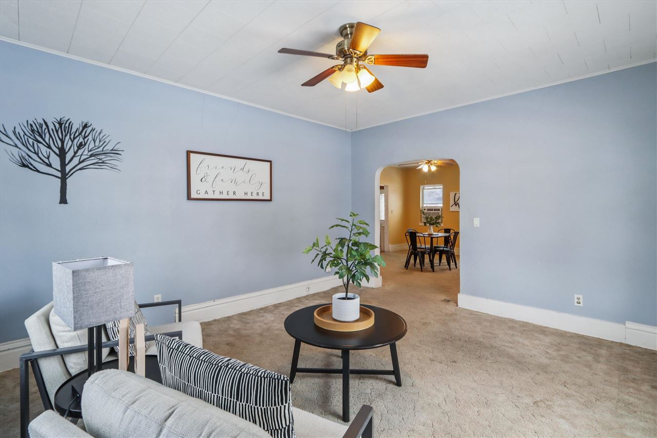 300 W Pine Street Marengo IA 52301