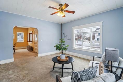 300 W Pine Street Marengo IA 52301