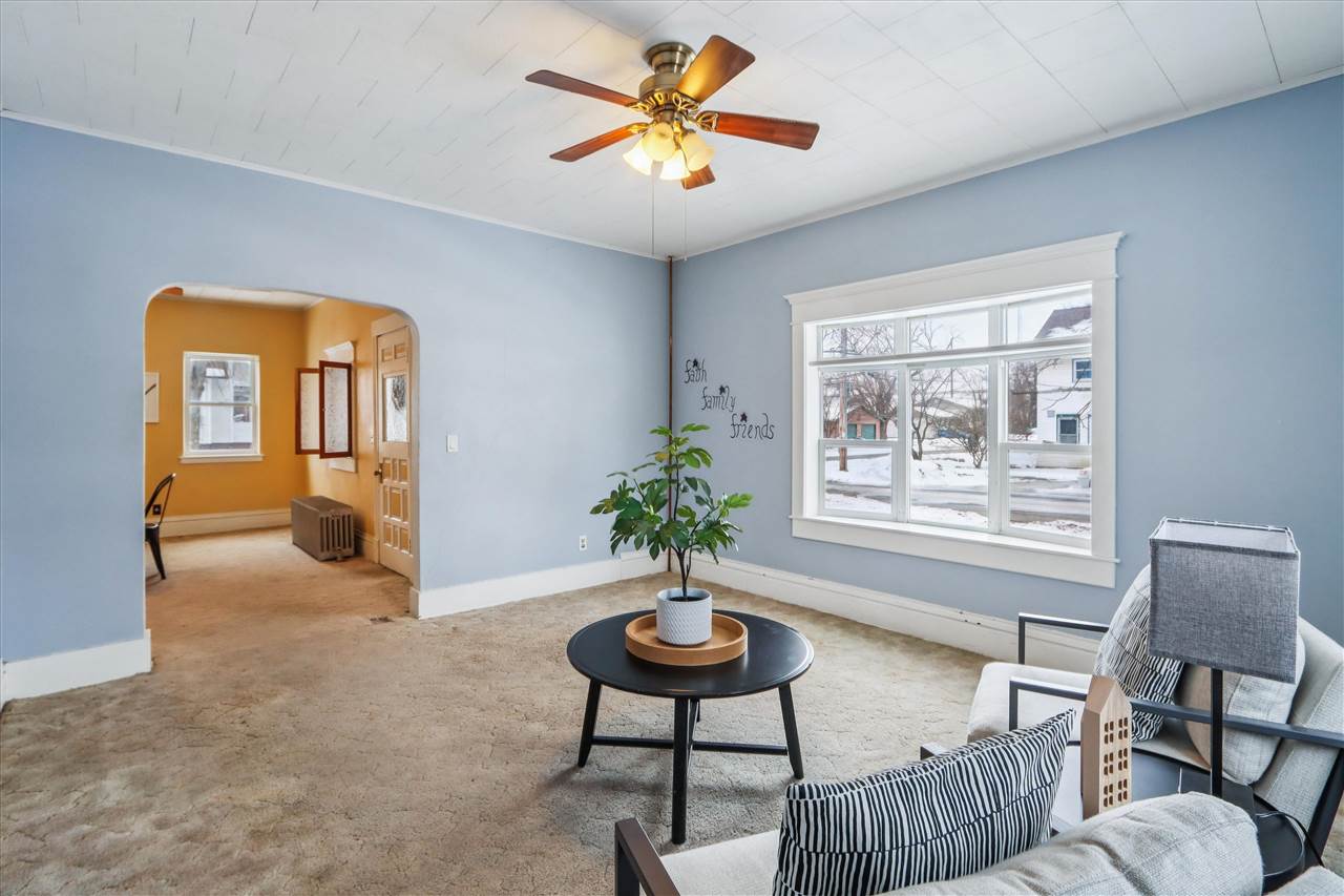 300 W Pine Street Marengo IA 52301
