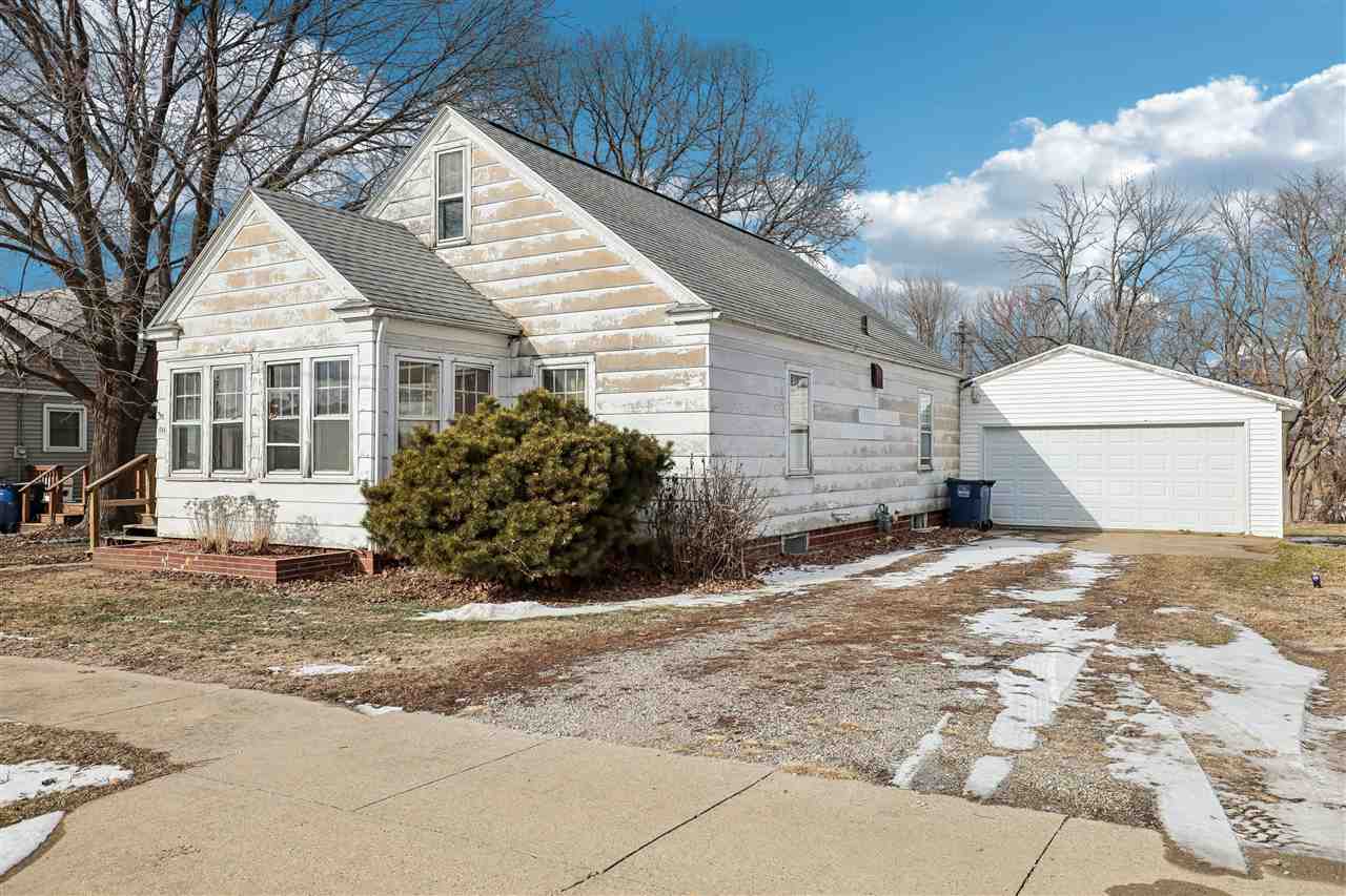 414 2nd Street Victor IA 52347