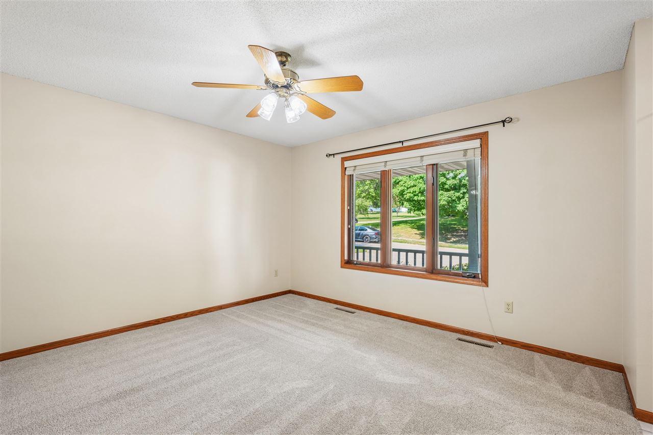 1129 Hampton Court Iowa City IA 52240-2927