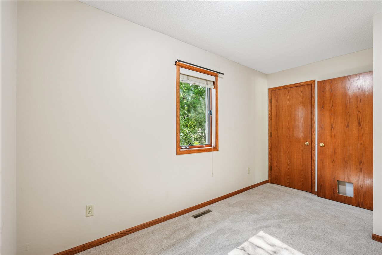 1129 Hampton Court Iowa City IA 52240-2927