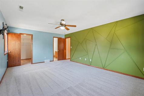 1129 Hampton Court Iowa City IA 52240-2927