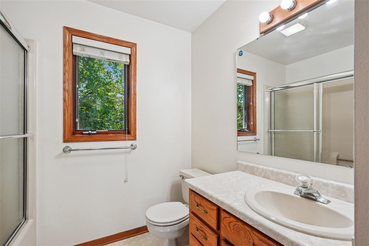 1129 Hampton Court Iowa City IA 52240-2927
