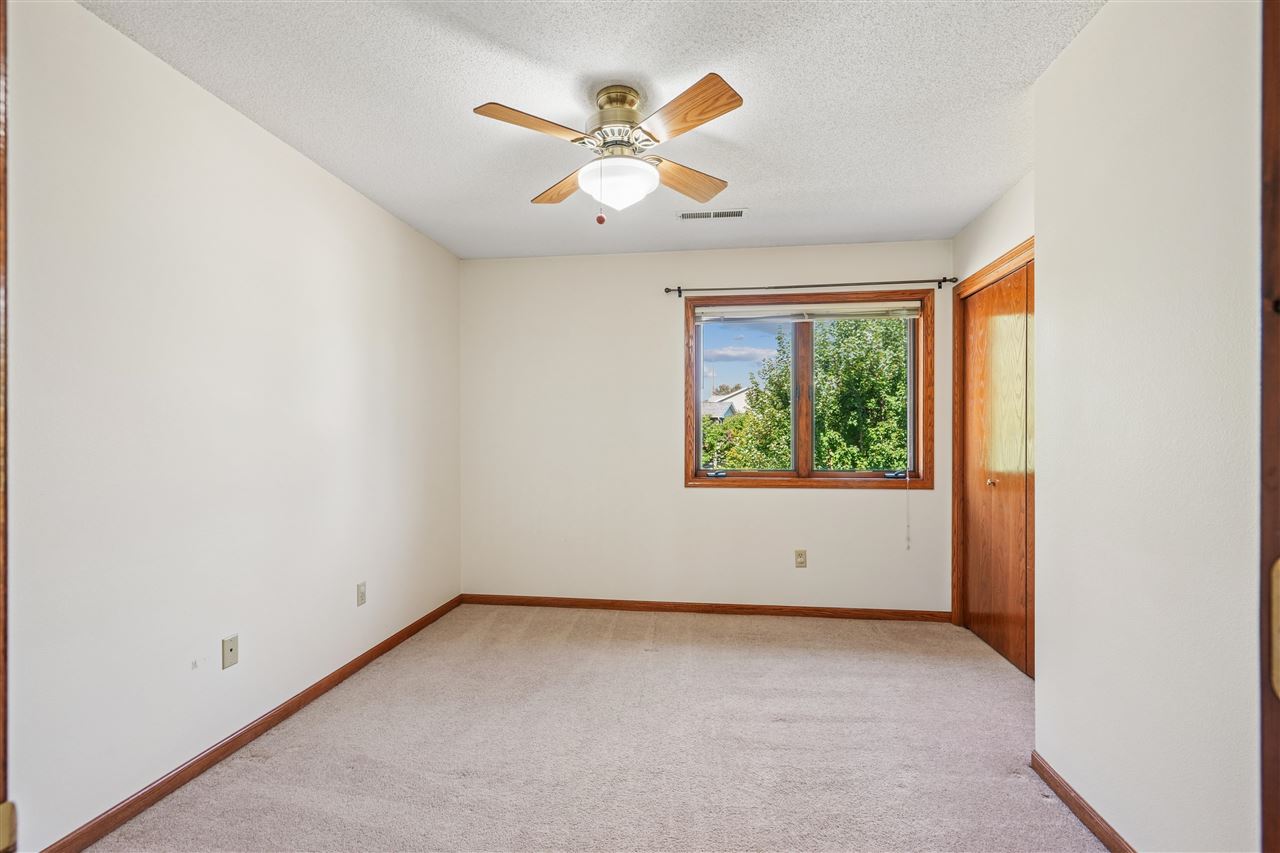 1129 Hampton Court Iowa City IA 52240-2927