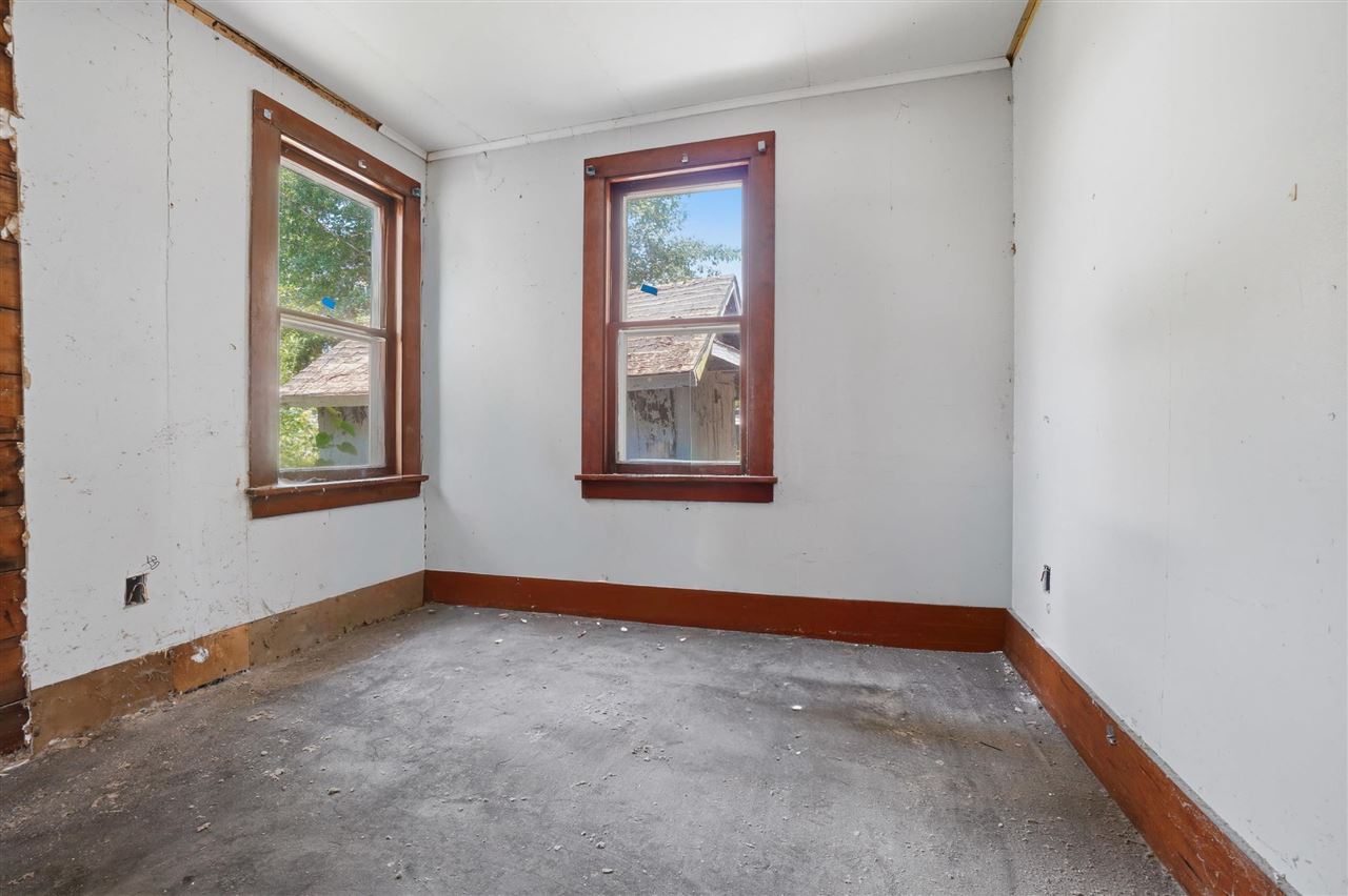 205 E Vine Street Crawfordsville IA 52621