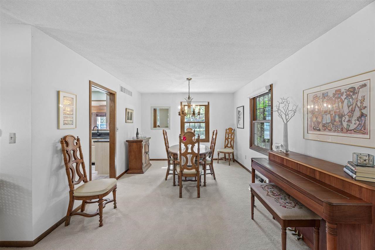 556 Mahaska Court Iowa City IA 52246