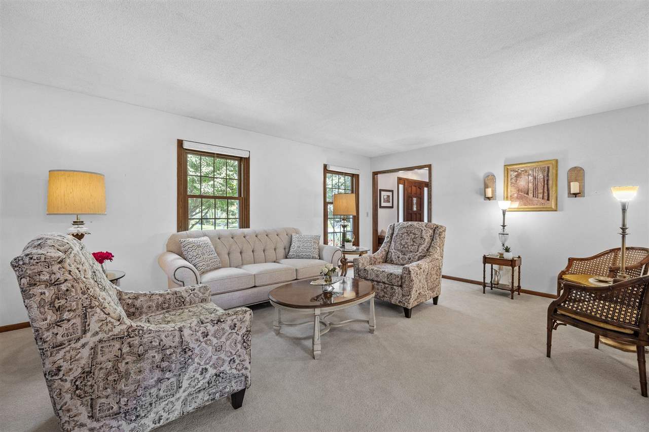 556 Mahaska Court Iowa City IA 52246