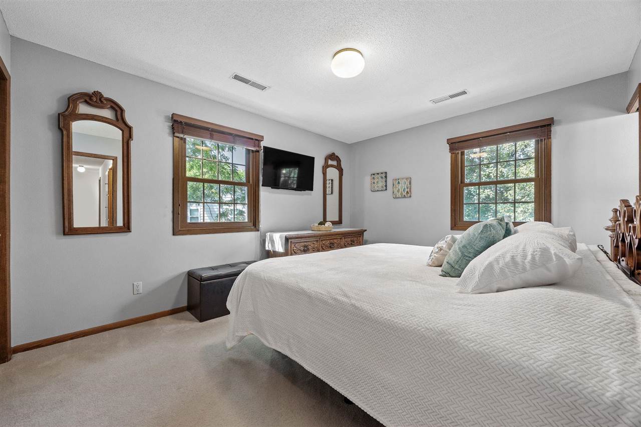 556 Mahaska Court Iowa City IA 52246