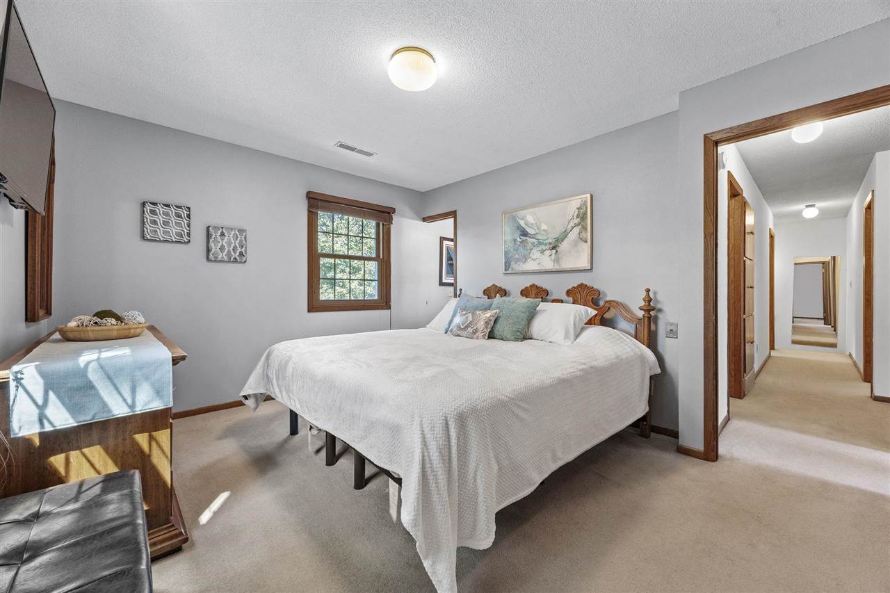 556 Mahaska Court Iowa City IA 52246