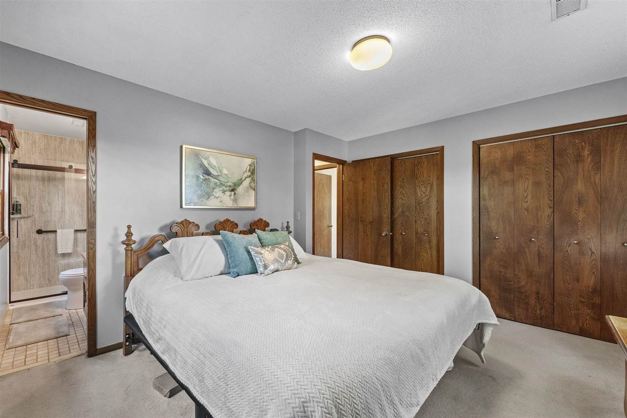 556 Mahaska Court Iowa City IA 52246