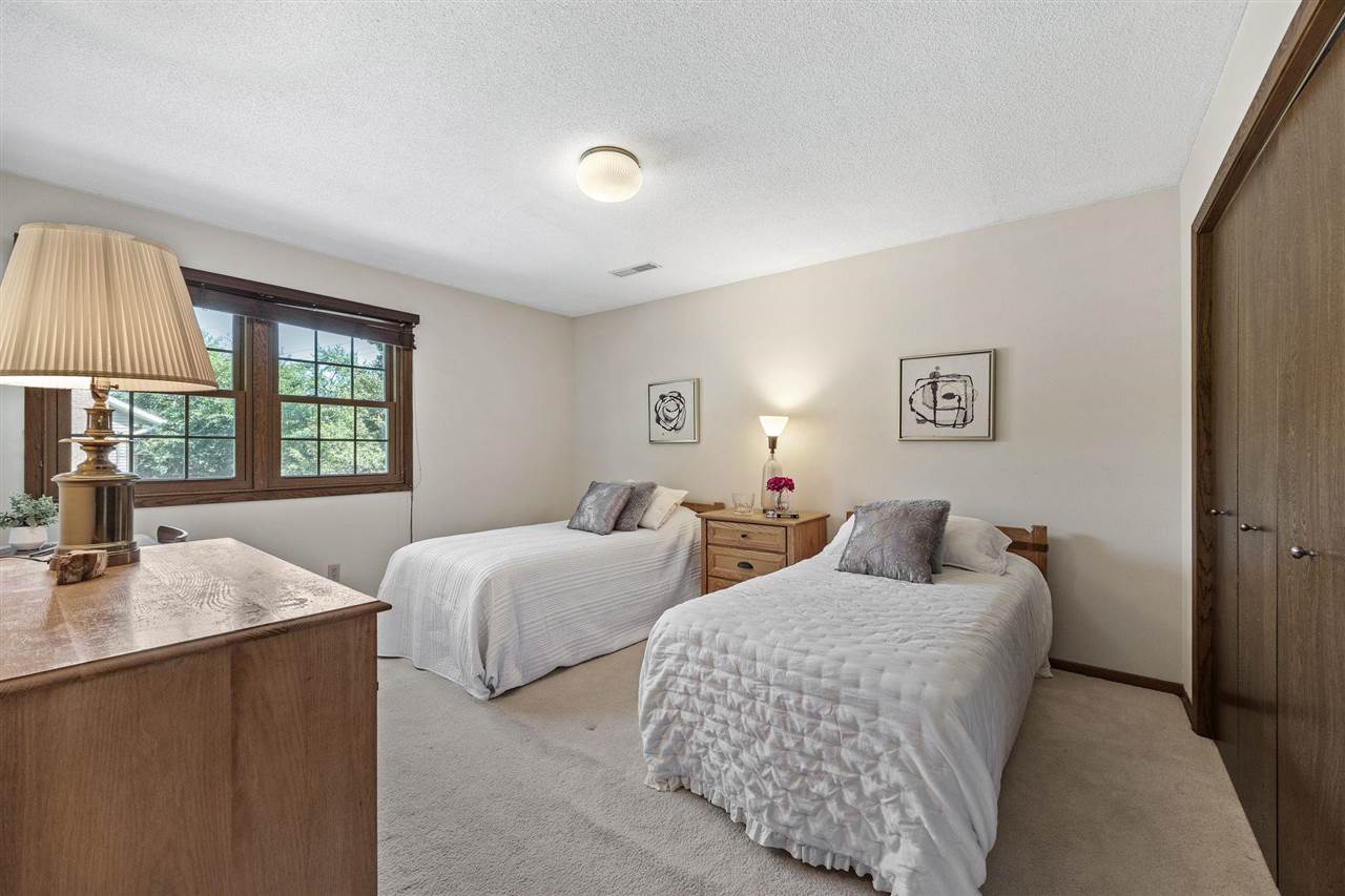 556 Mahaska Court Iowa City IA 52246