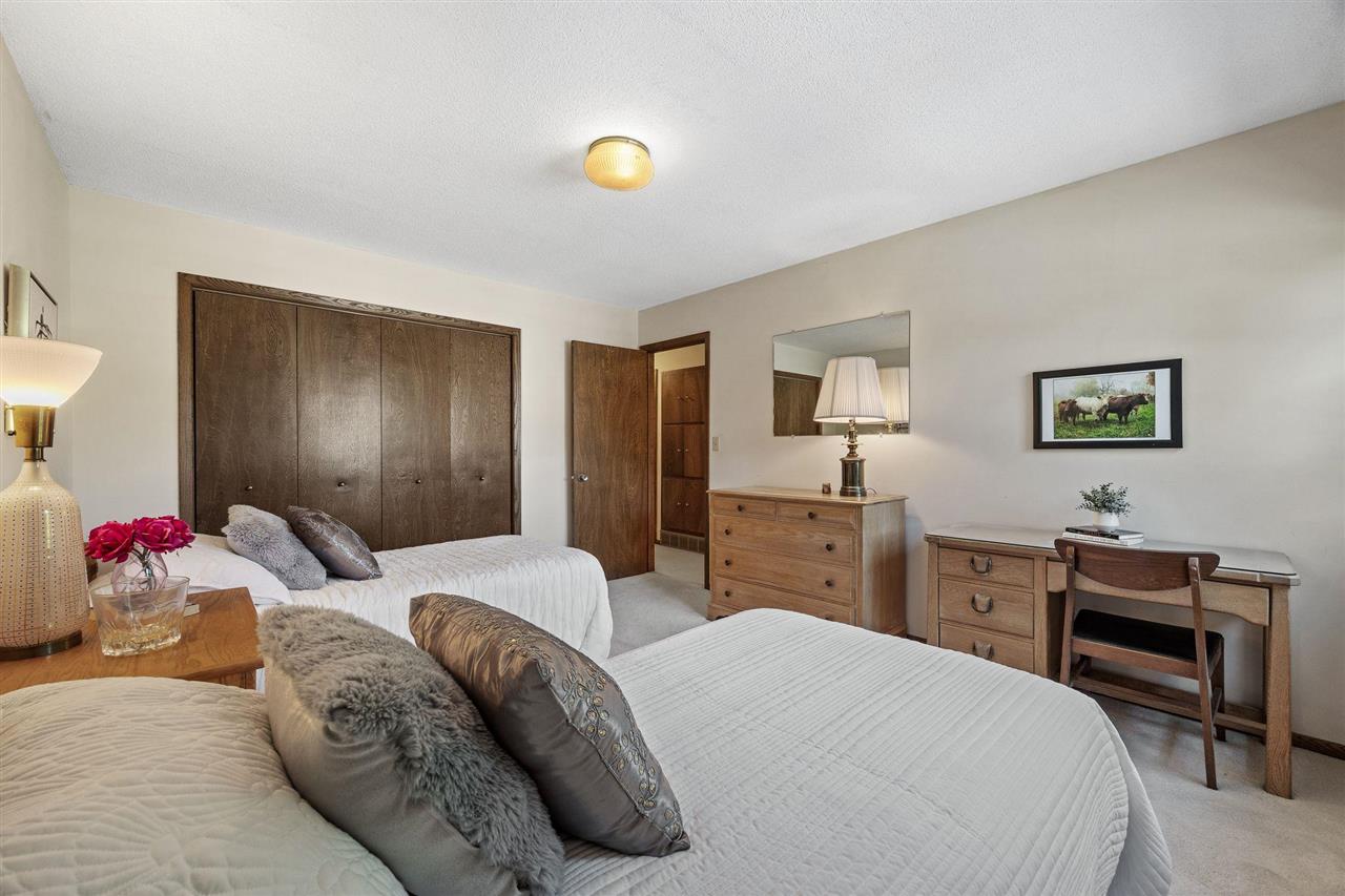 556 Mahaska Court Iowa City IA 52246