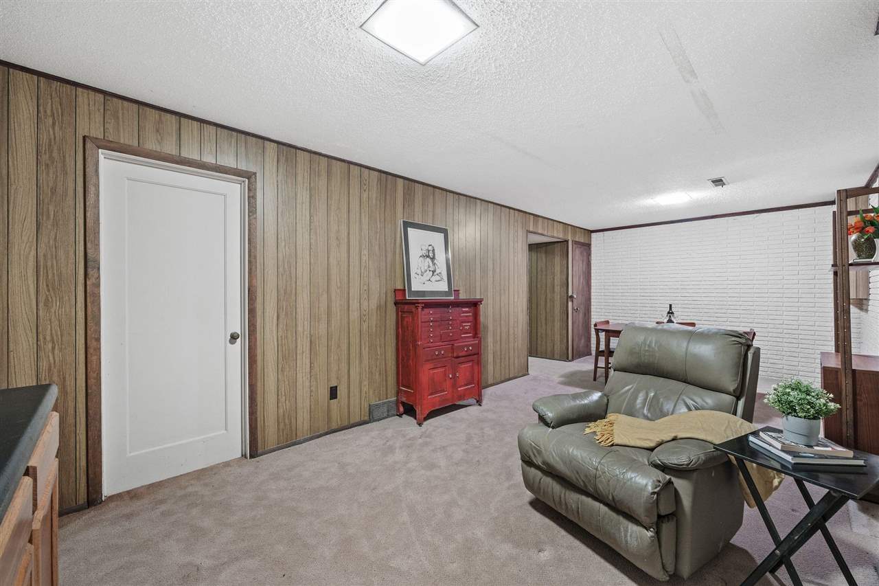 556 Mahaska Court Iowa City IA 52246