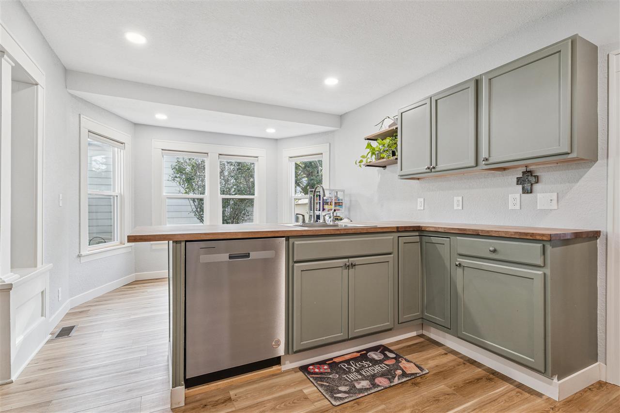 121 Brady Street Hills IA 52235