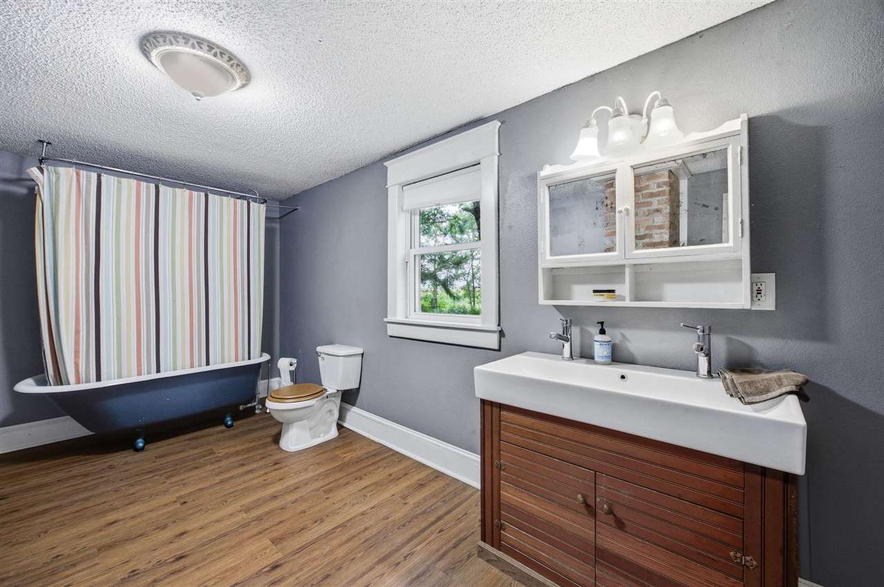 1059 210th Nichols IA 52766