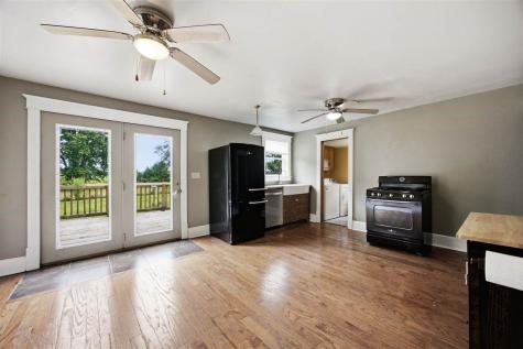 1059 210th Nichols IA 52766