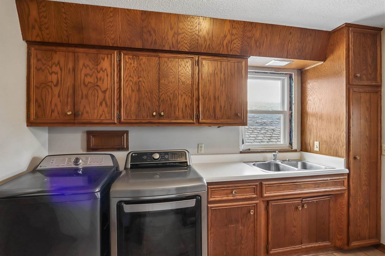 204 W Maple Street Williamsburg IA 52361