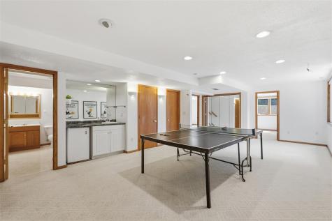 1935 Flanigan Court Iowa City IA 52246