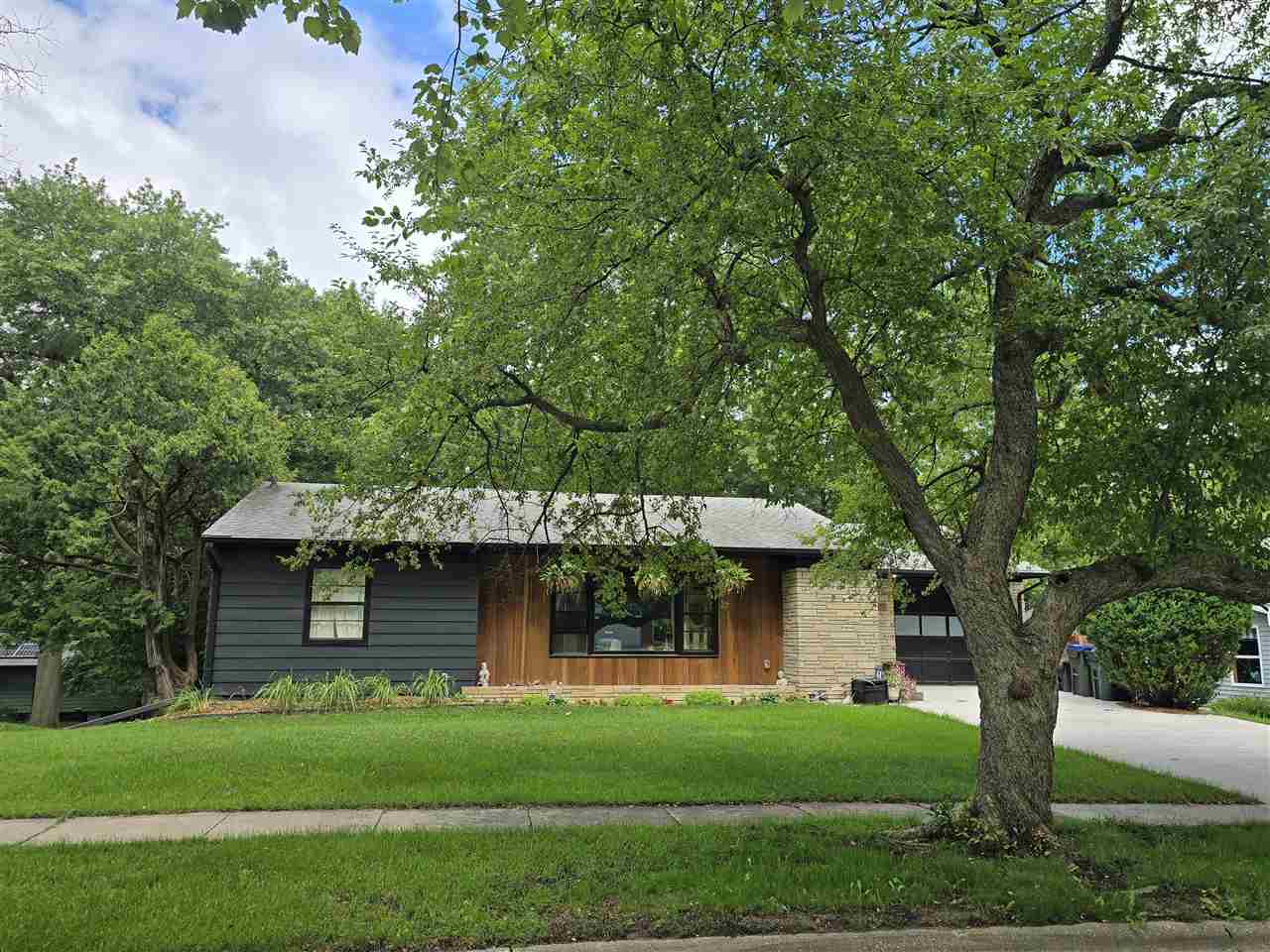 111 Montrose Avenue Iowa City IA 52245