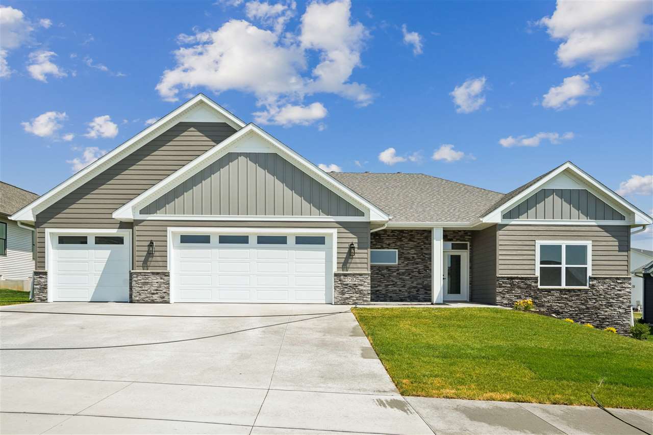 702 Lakeview Court Tiffin IA 52340