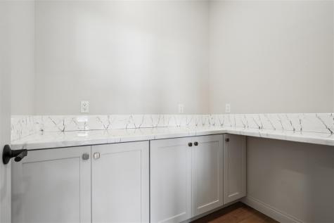 702 Lakeview Court Tiffin IA 52340