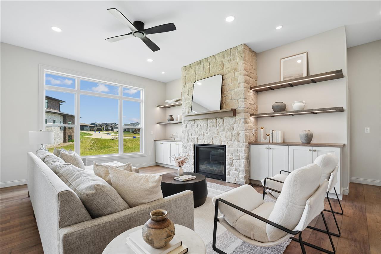 702 Lakeview Court Tiffin IA 52340